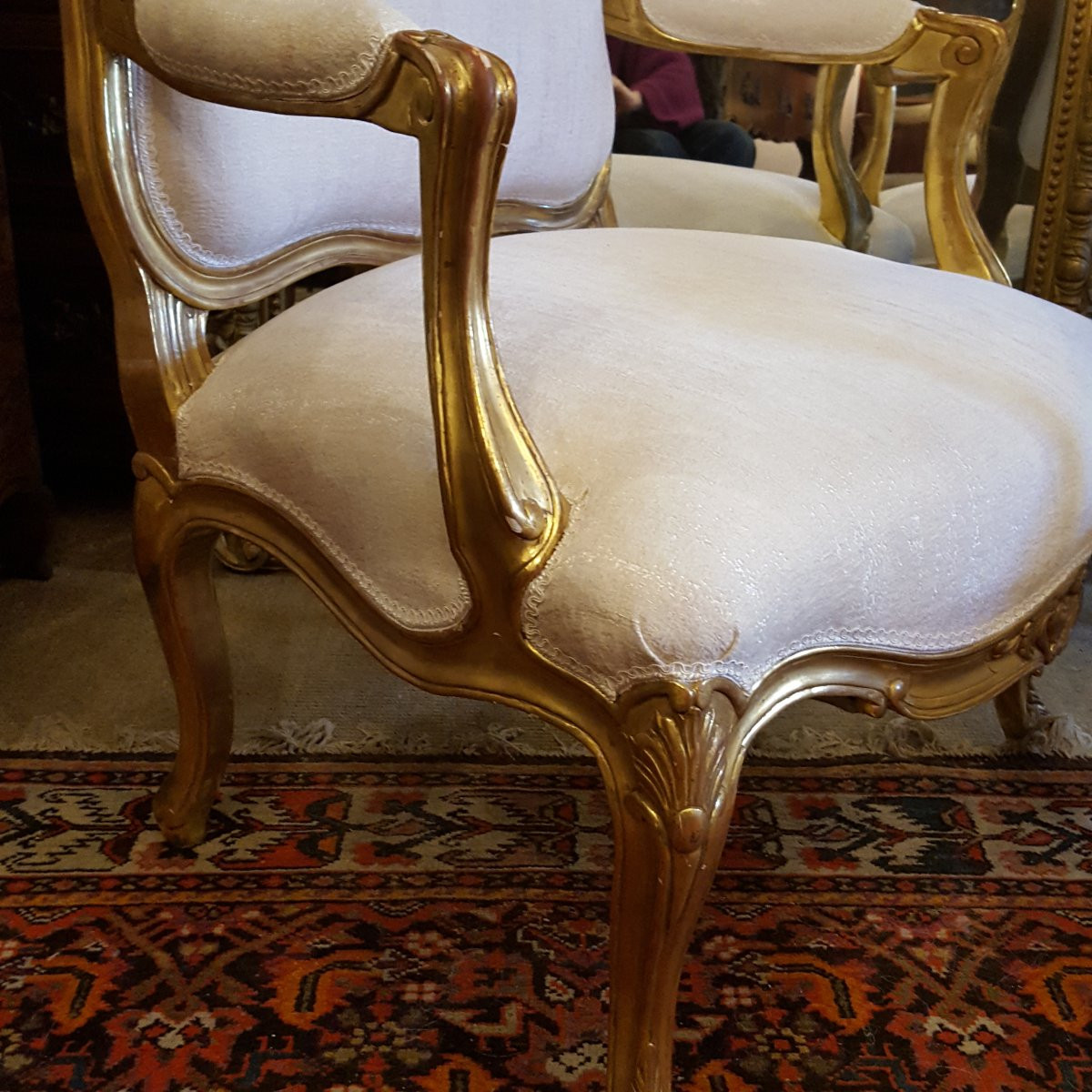  Paire de larges fauteuils en bois doré -photo-6