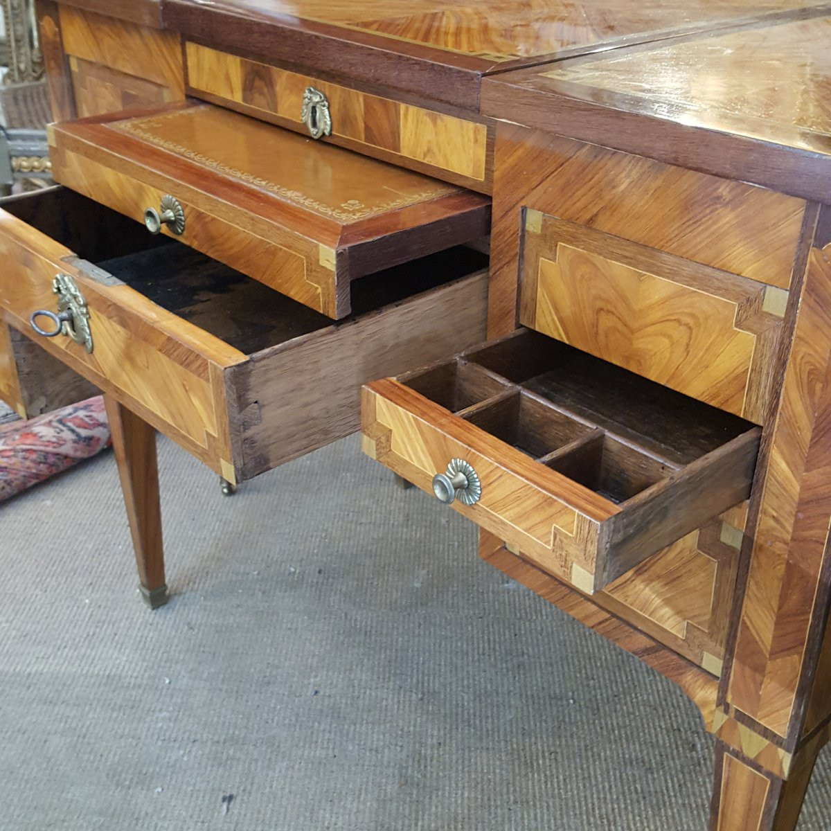 Louis XVI Dressing Table-photo-8