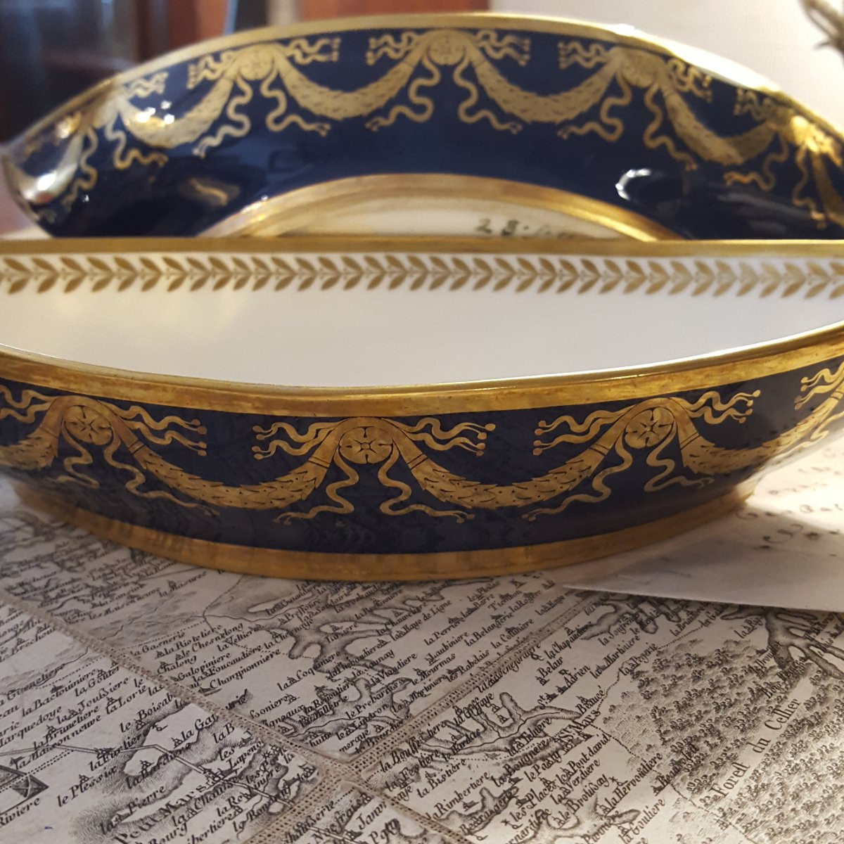 Empire: Pair Of Sèvres Porcelain Shuttles-photo-1