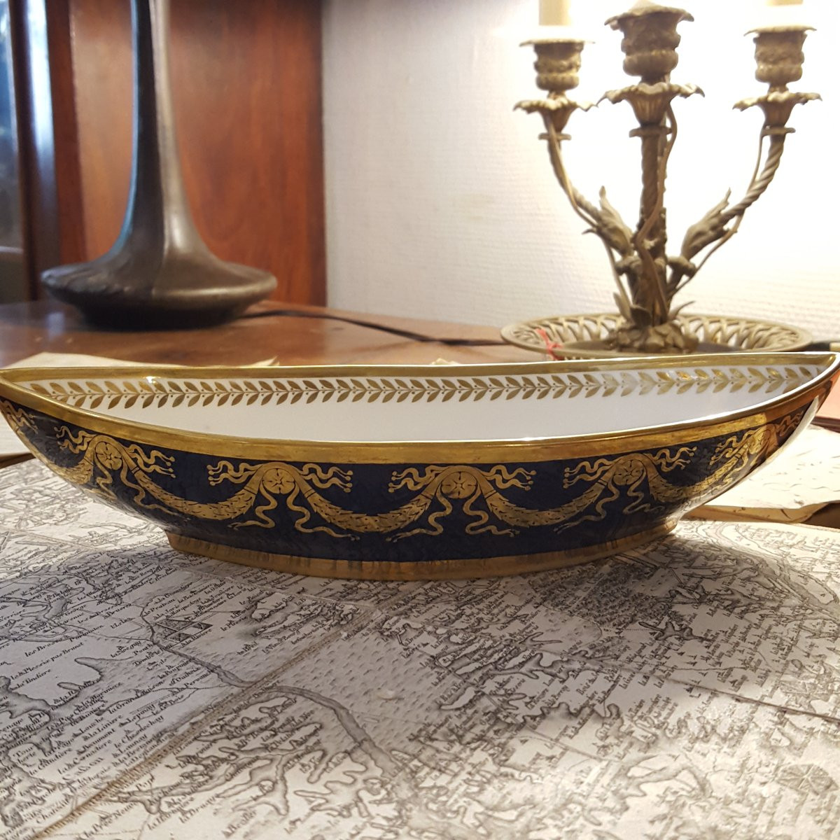 Empire: Pair Of Sèvres Porcelain Shuttles-photo-3