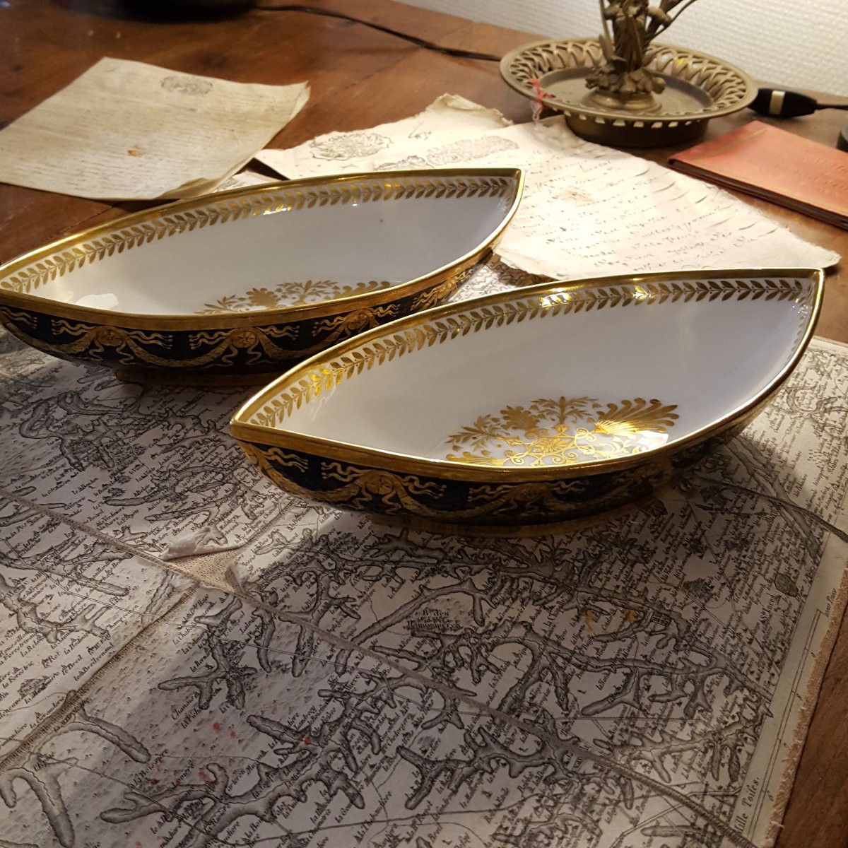 Empire: Pair Of Sèvres Porcelain Shuttles-photo-4