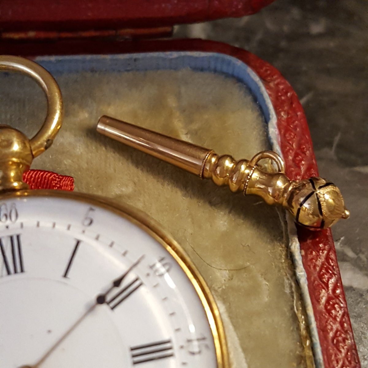 Montre Gousset et sa Clé or émaillées en coffret Charles X-photo-4