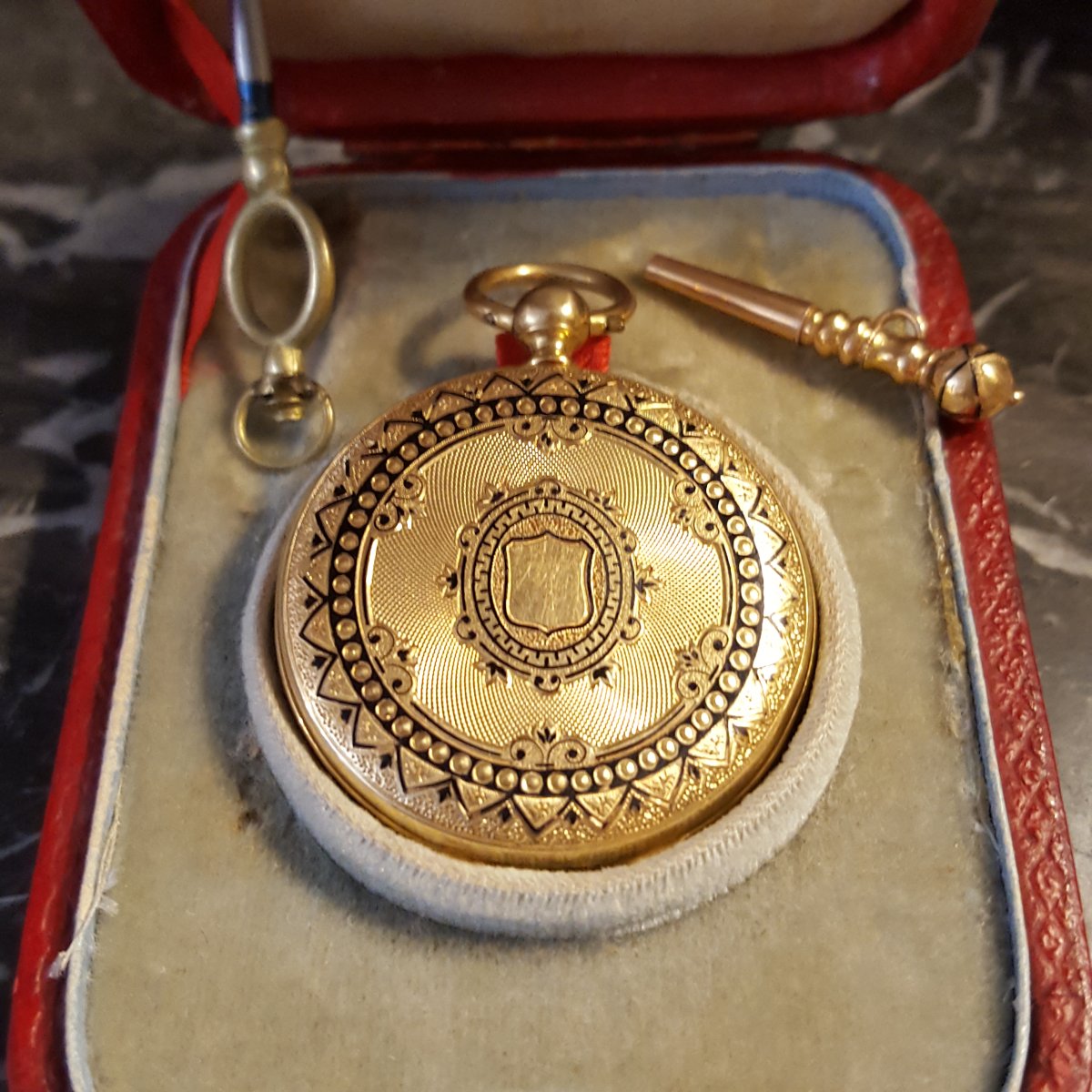Montre Gousset et sa Clé or émaillées en coffret Charles X