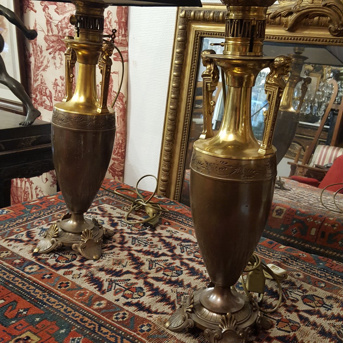 Pair Of Nineteenth Néoclassical Bronze Lamps-photo-2