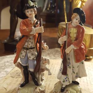 Dresden : paire de sujets en porcelaine : costumes de chasse au XVIIIème