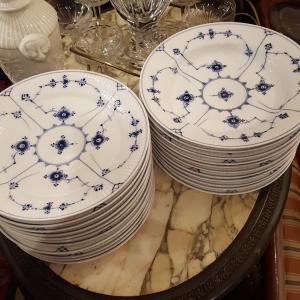 Royal Copenhague 1930 : 23 pièces porcelaine .