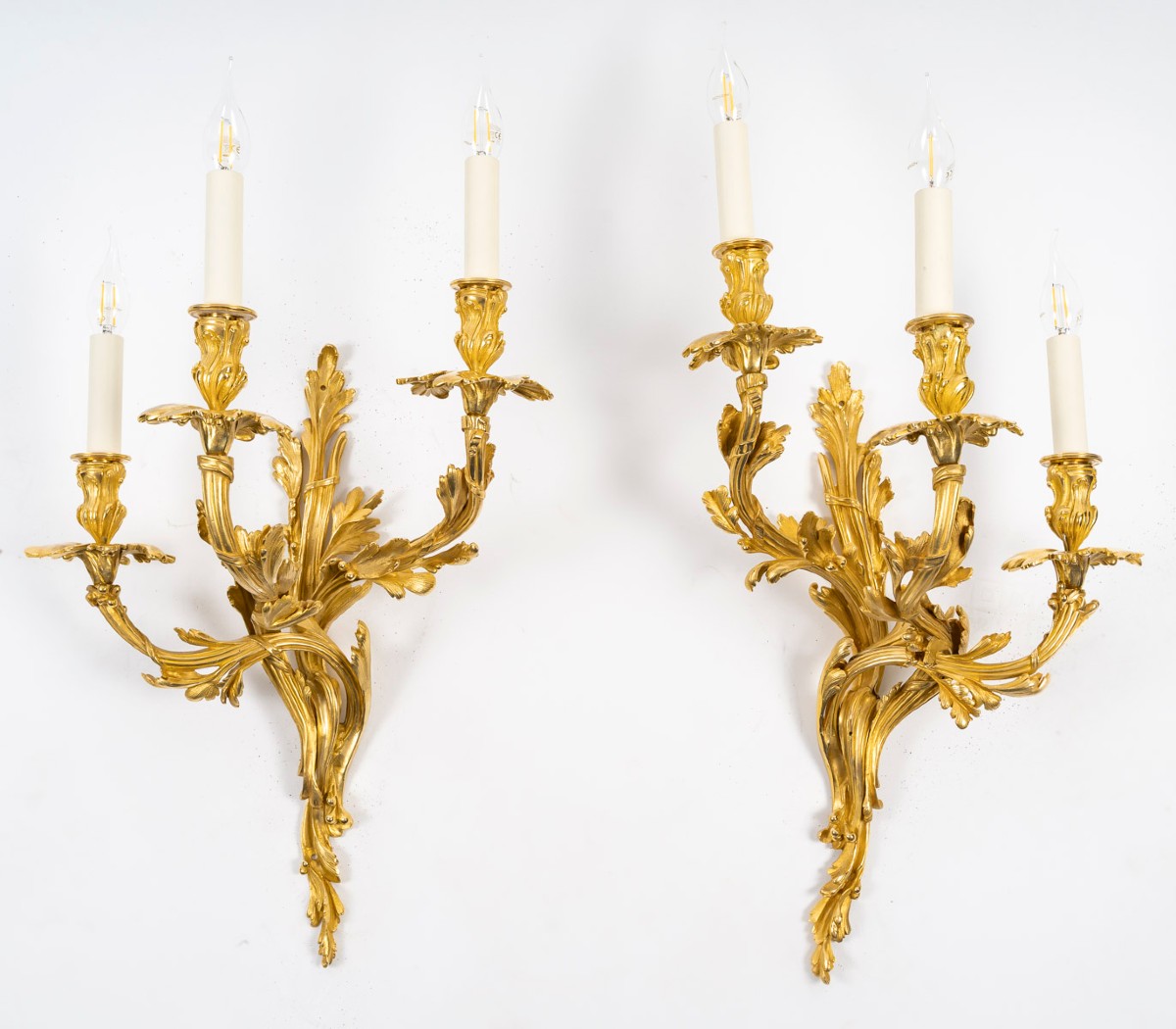 Important Pair Of Wall Lights Signed Raingo, In Gilded Bronze In The Louis XV Style, From The 19th Century.