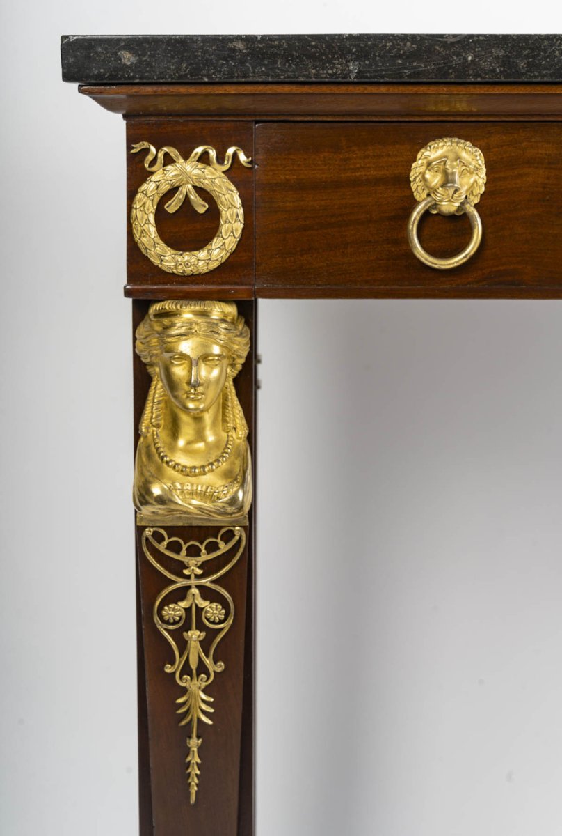 Petite console en acajou et bronze doré, d'époque Ier empire (1804-18015), XIXème siècle.-photo-1