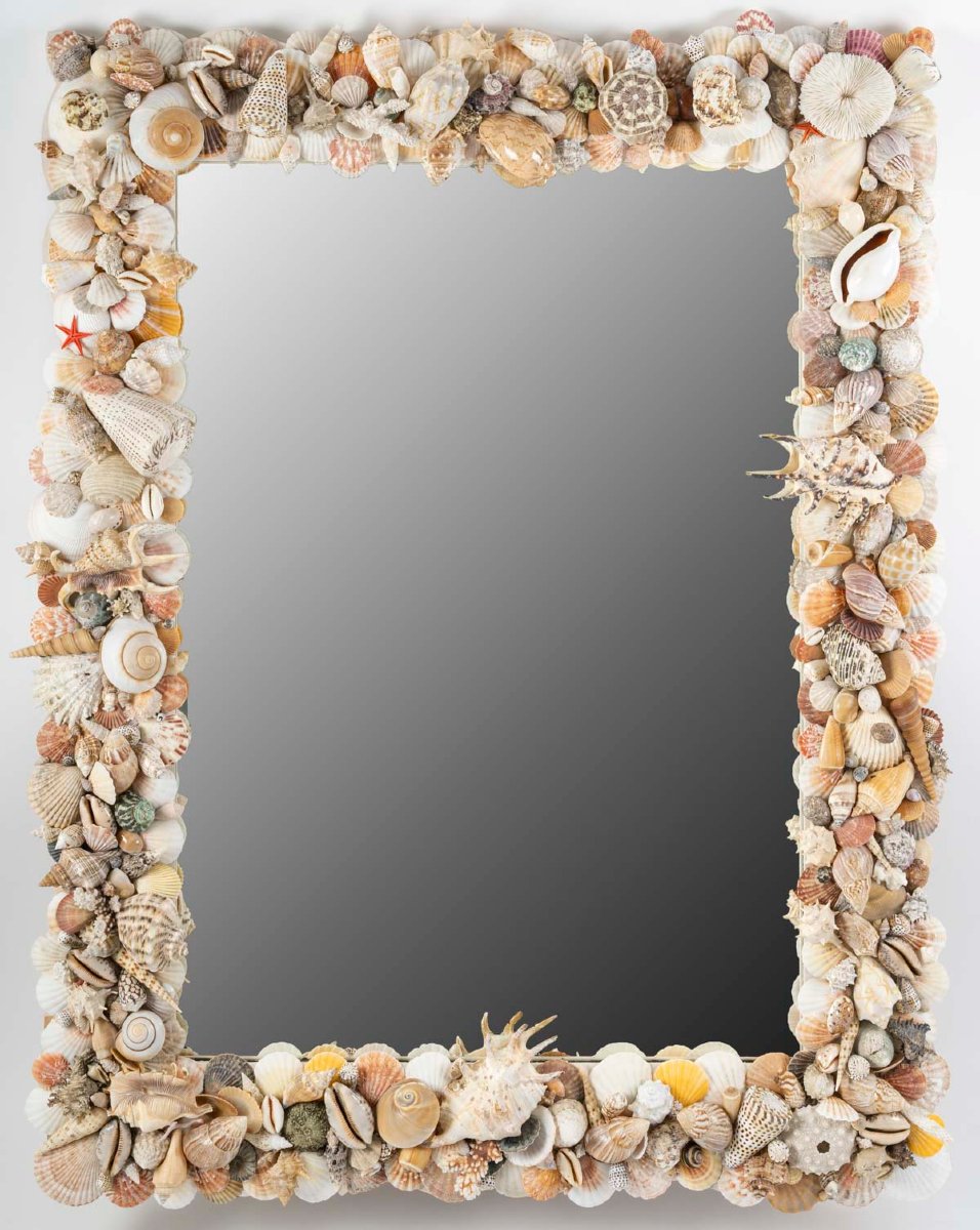 An Exceptional Mirror Decorated With Seashell Motifs. 20th Century.