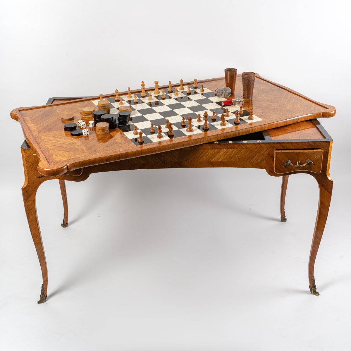 Table à Jeux Tric-trac De Style Louis XV.