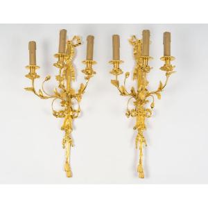  Paire d'appliques en bronze doré de style Louis XVI. Epoque Napoléon III (1848-1870). 