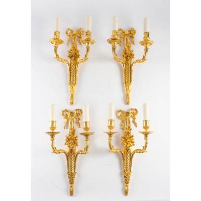 Suite De Quatre Appliques De Style Louis XVI. 