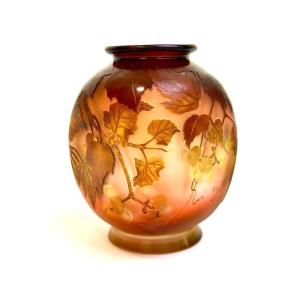 Emile Gallé Vase Art Nouveau  "Aux Raisins"