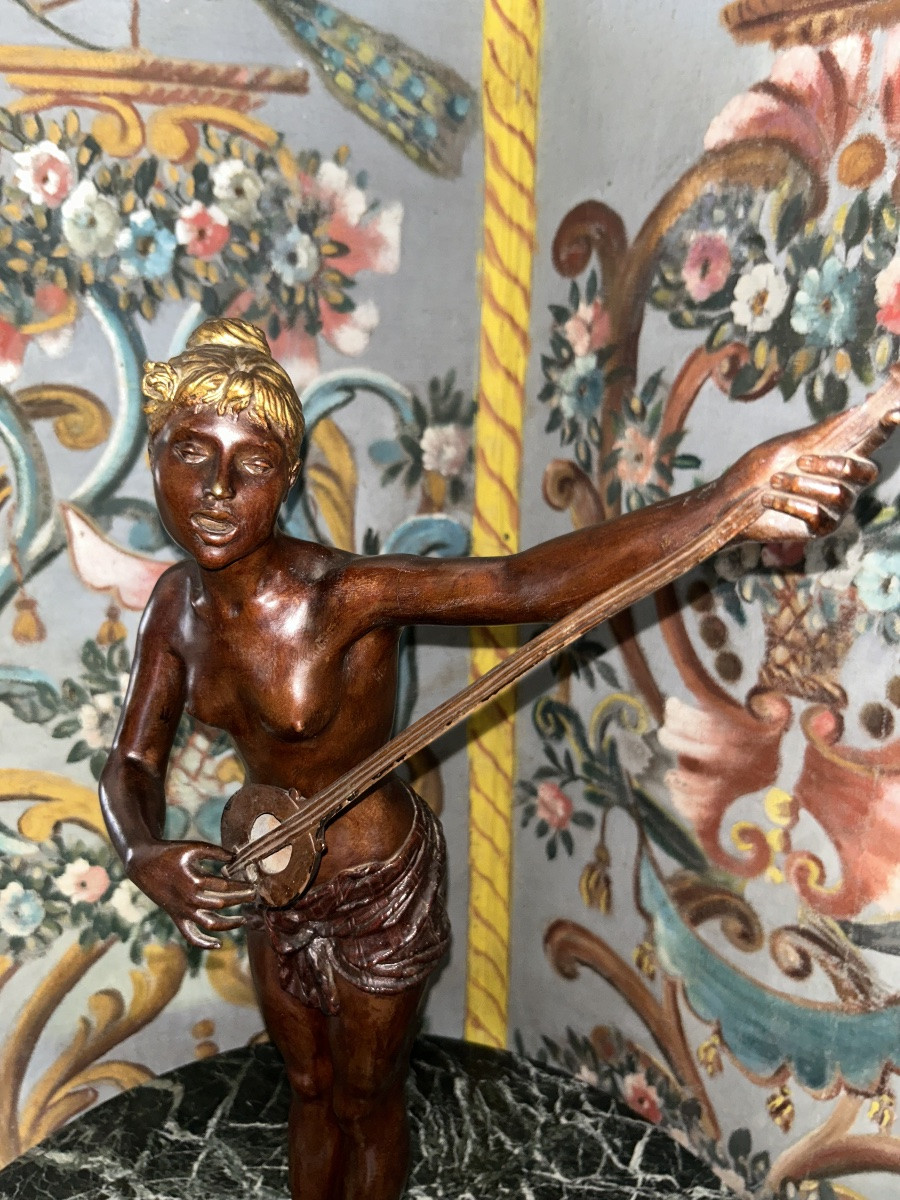 Sculpture en bronze "femme à la mandoline"-photo-3