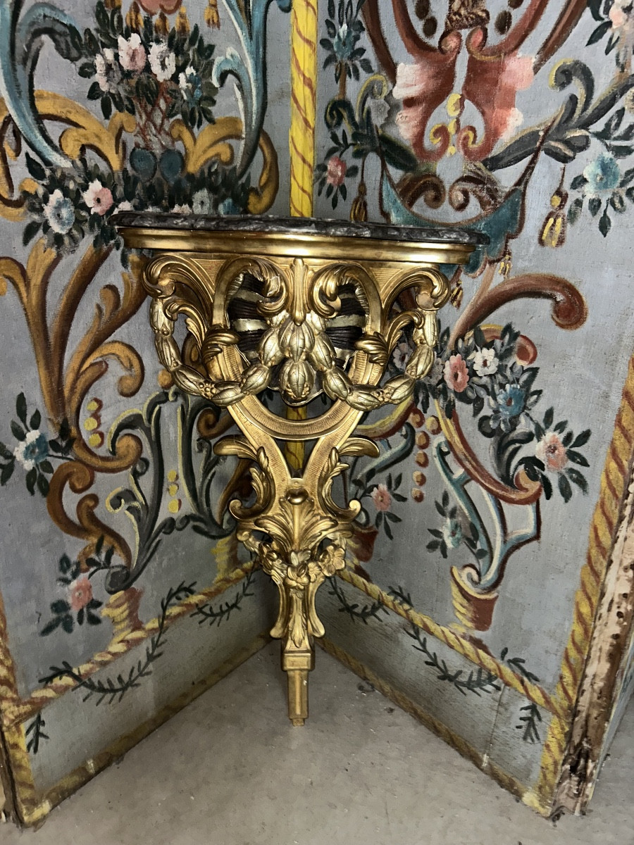 Console d’angle en bois doré 