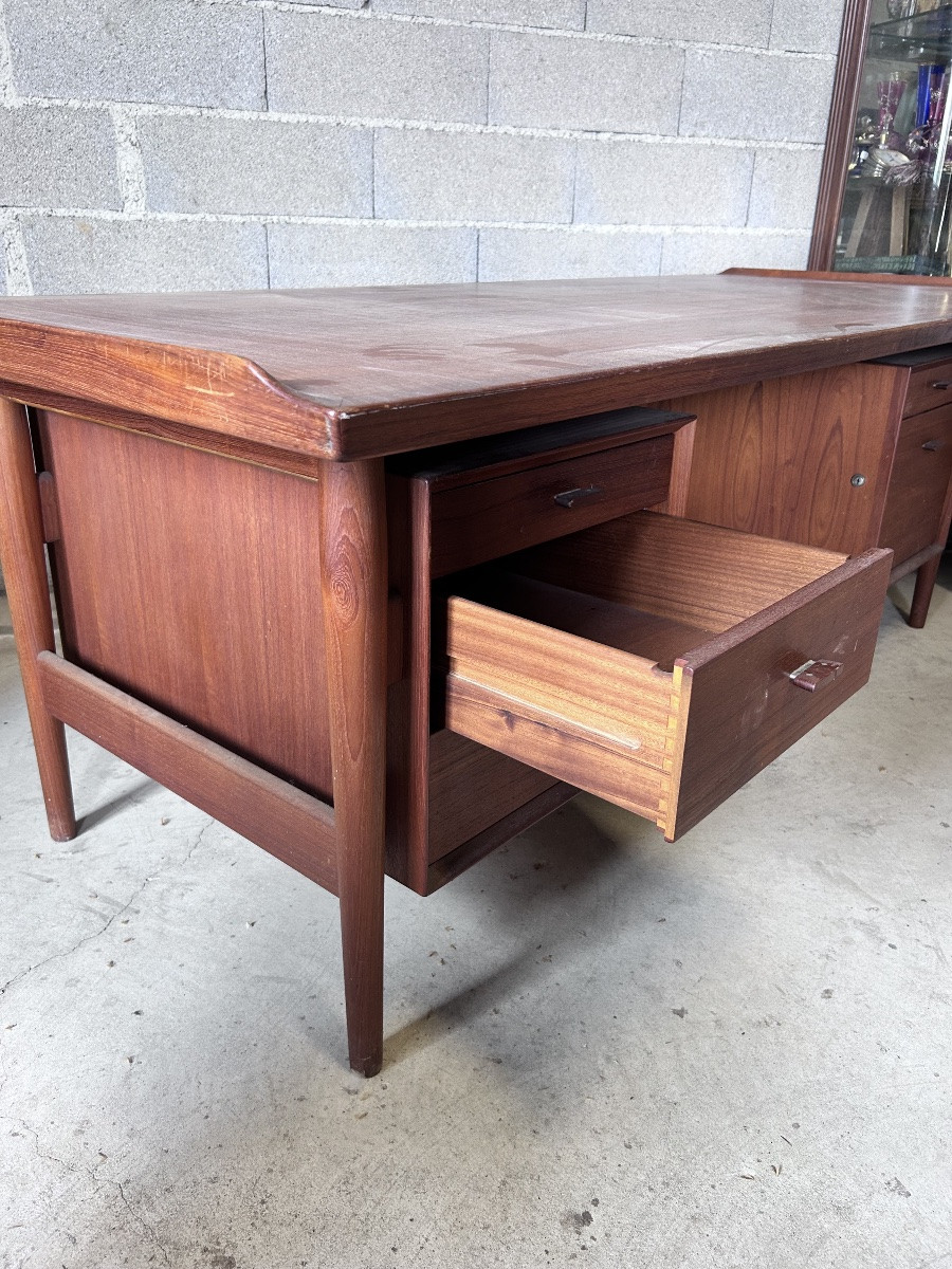 Scandinavian Desk-photo-1