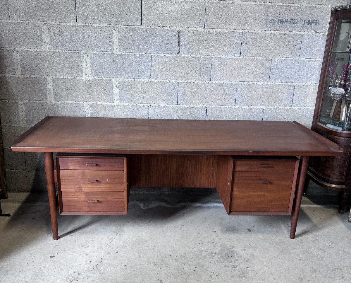 Scandinavian Desk