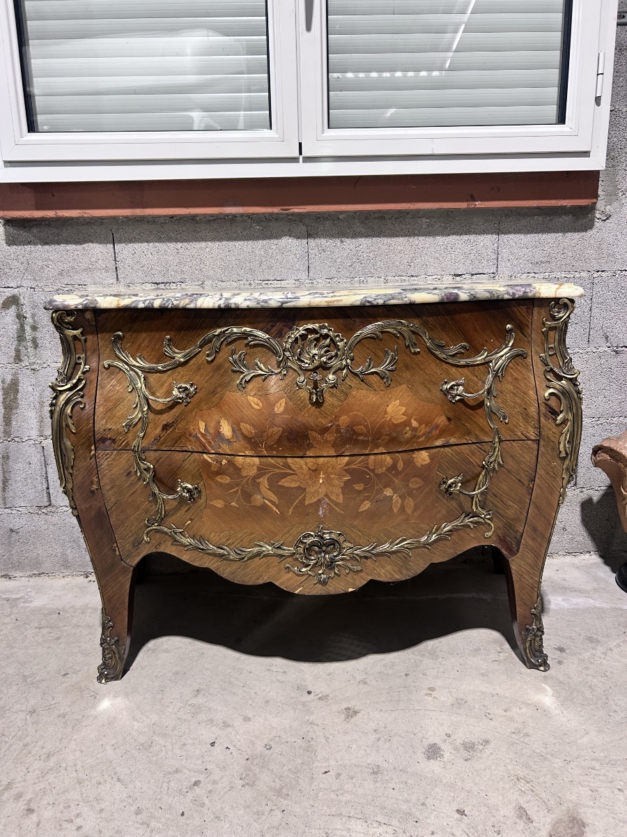 Louis XV-style Chest Of Drawers With Marquetry – 19th Century