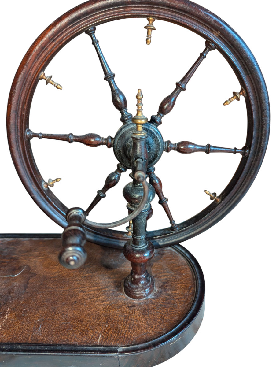18th Century Table Spinning Wheel -photo-1