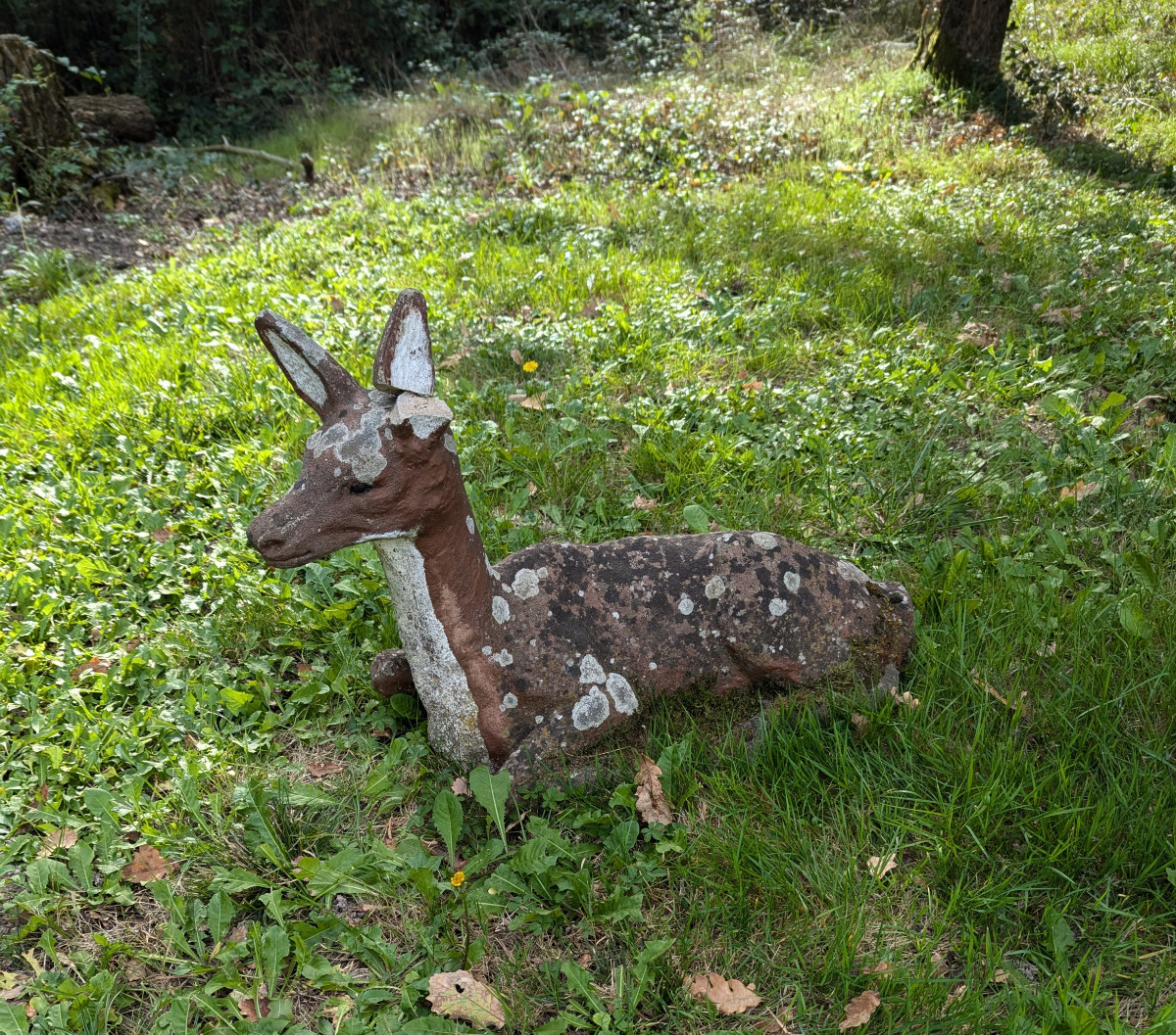biche en béton, art populaire français début 20ème belle patine ancienne 