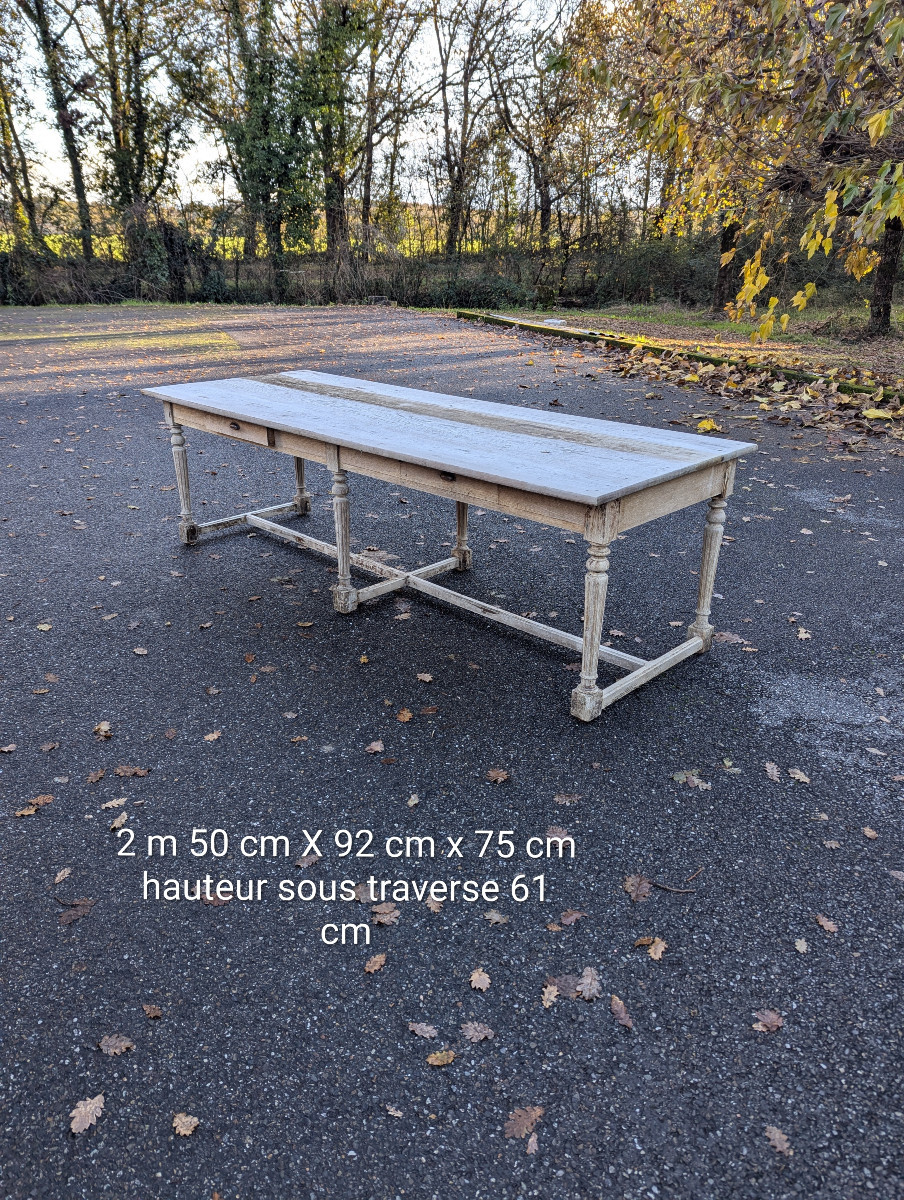 Large Store Table -photo-2