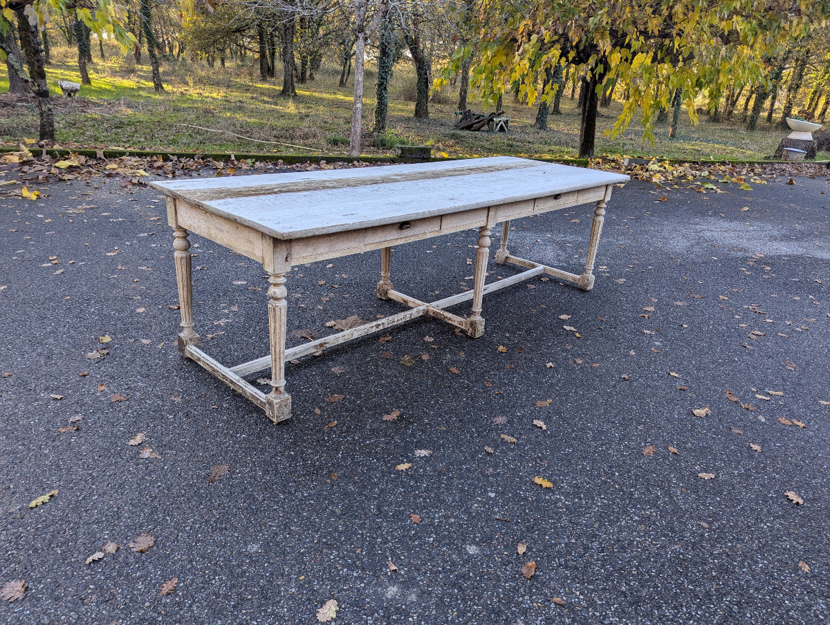 Large Store Table -photo-3