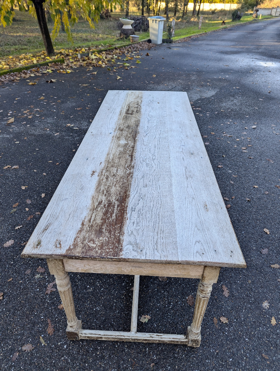 Large Store Table -photo-4