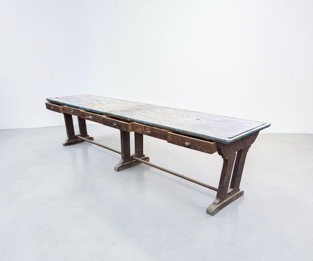 Grande table de café / table de métier – 10 tiroirs – XXe siècle