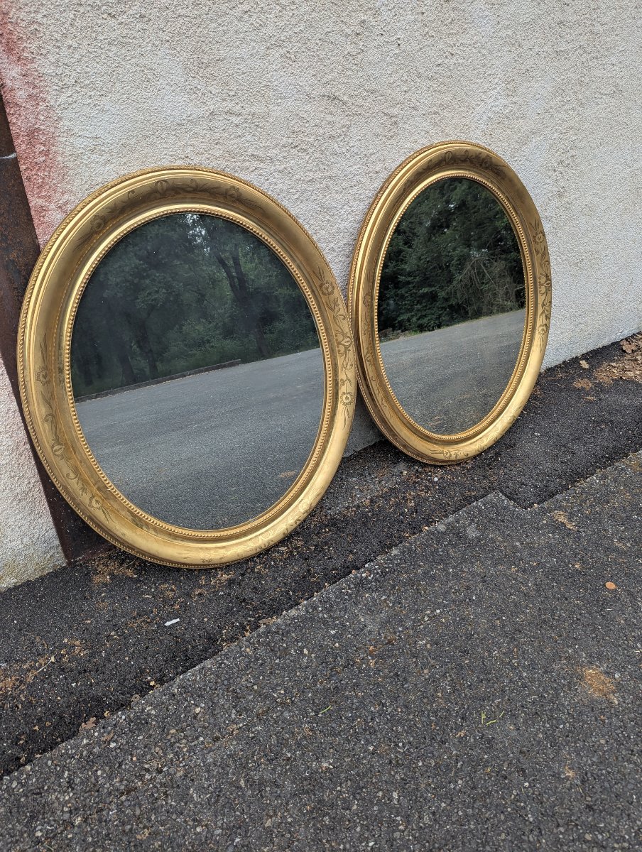 Paire de miroirs en médaillon doré -photo-3
