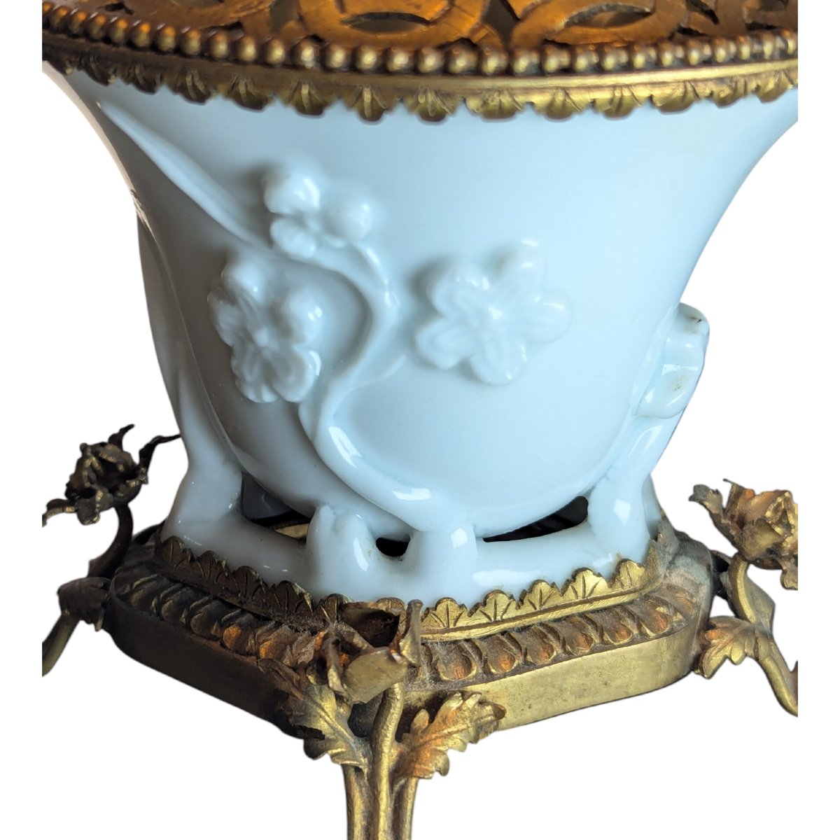 Coupe à libation chinoise en blanc de Chine avec montures en bronze doré, Kangxi-photo-3