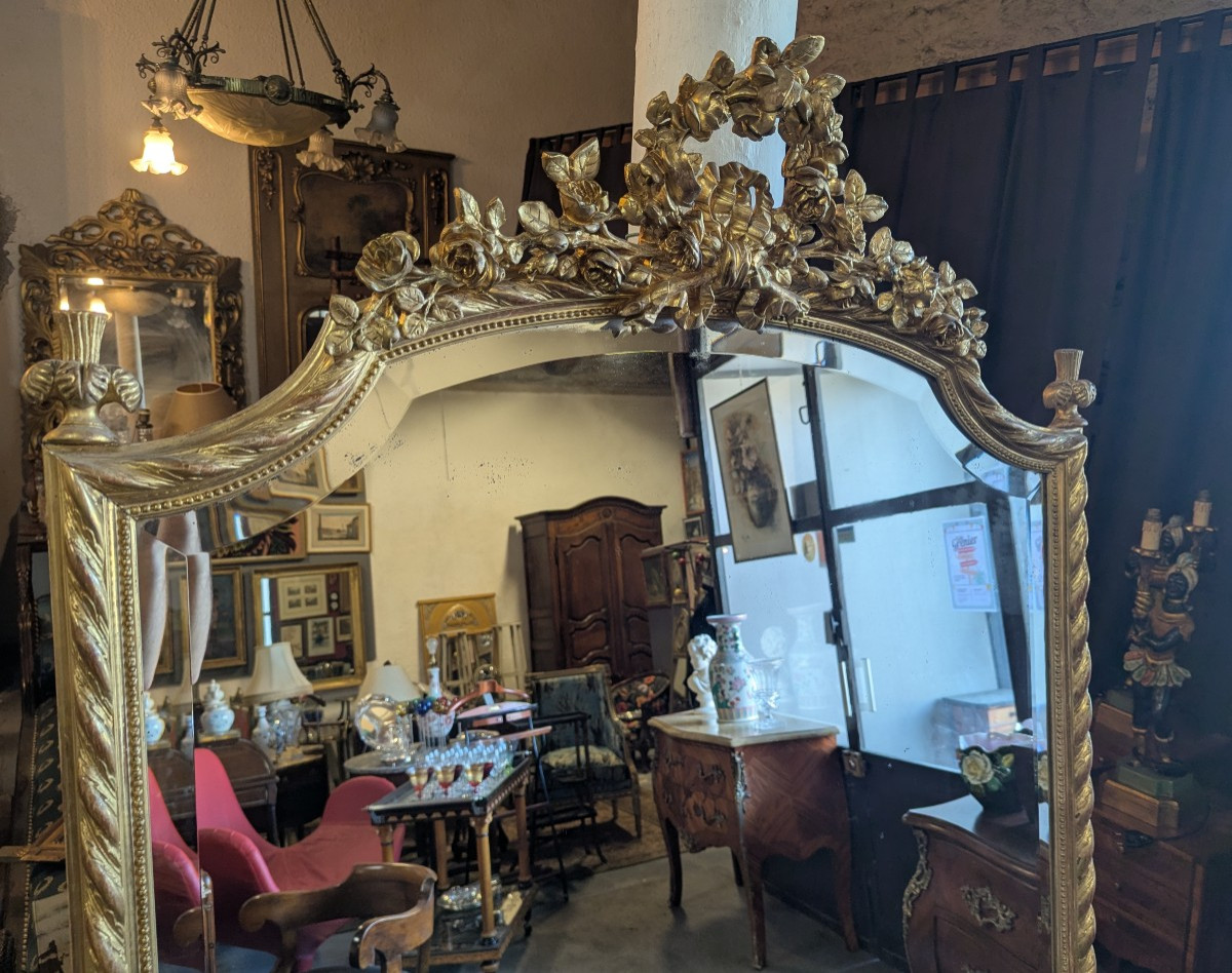 Très grand miroir de style Louis XVI en bois et stuc doré à la feuille d’or-photo-3