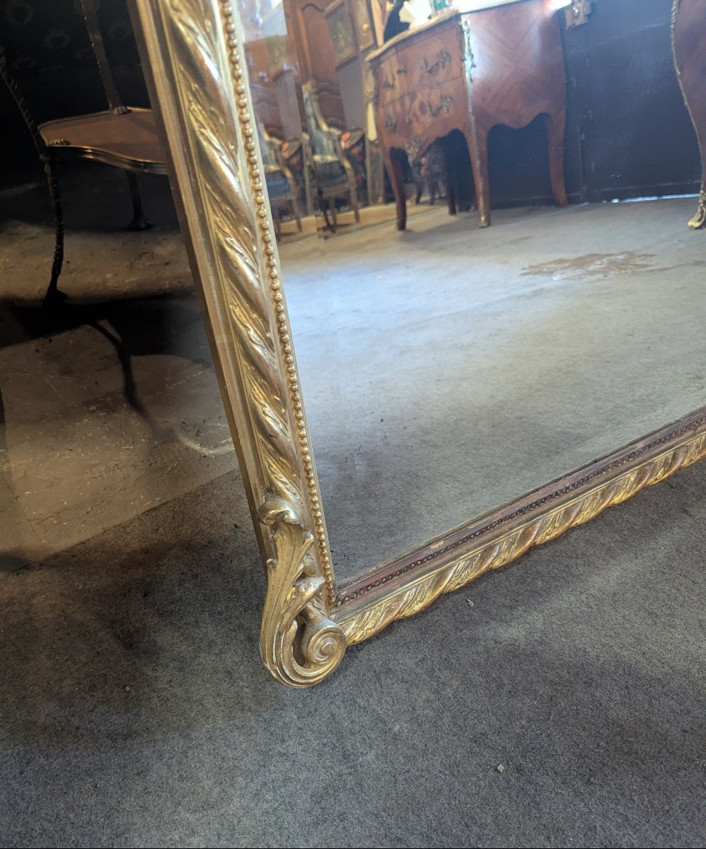 Très grand miroir de style Louis XVI en bois et stuc doré à la feuille d’or-photo-4