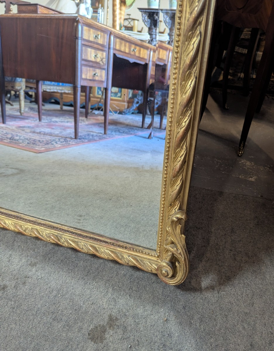 Très grand miroir de style Louis XVI en bois et stuc doré à la feuille d’or-photo-1