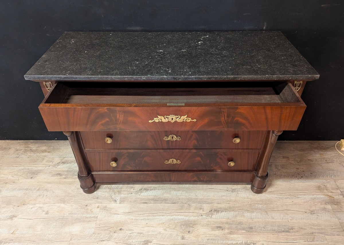 Mahogany Chest Of Drawers With Swan Decoration-photo-2