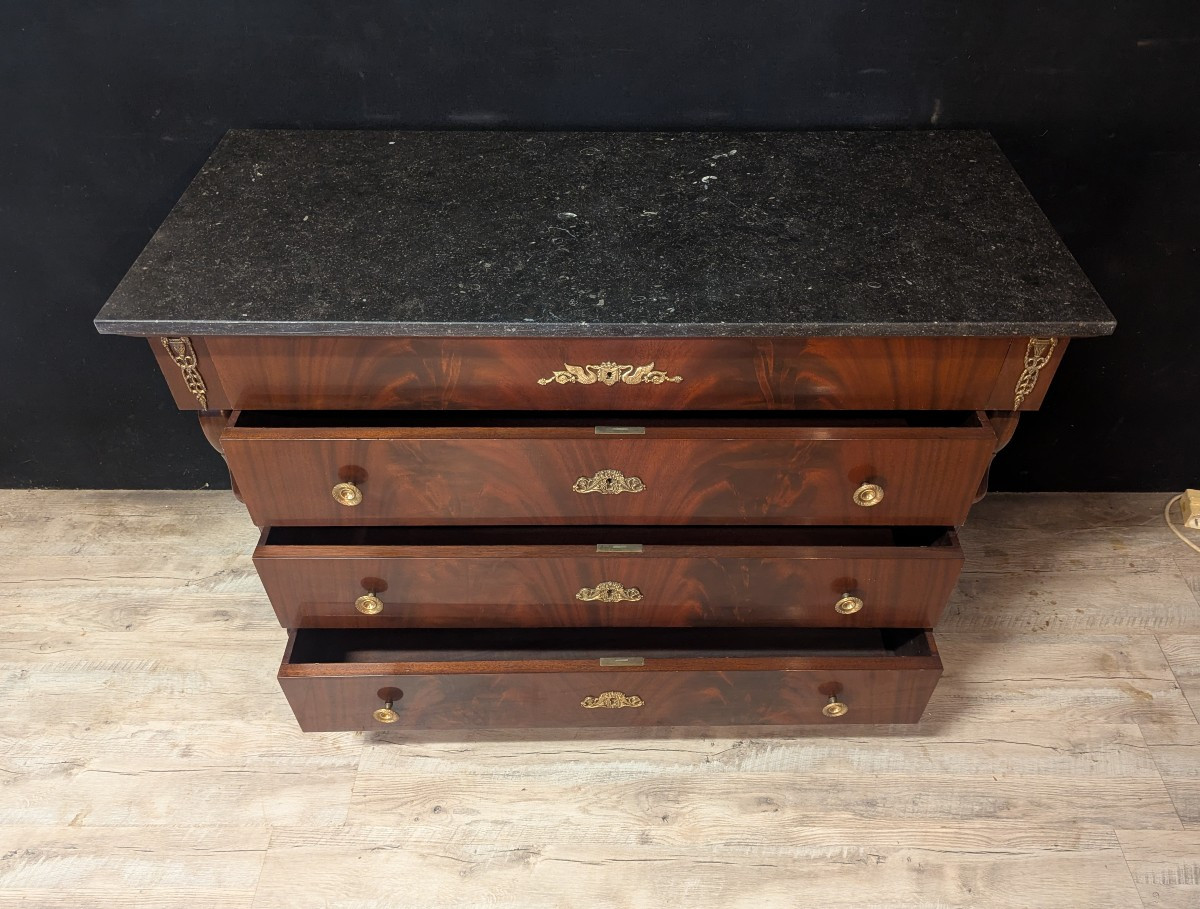 Mahogany Chest Of Drawers With Swan Decoration-photo-3