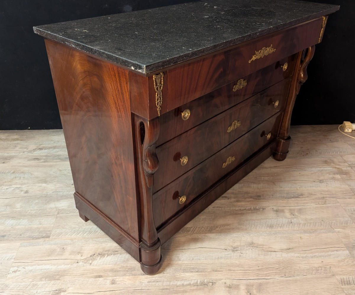 Mahogany Chest Of Drawers With Swan Decoration-photo-4