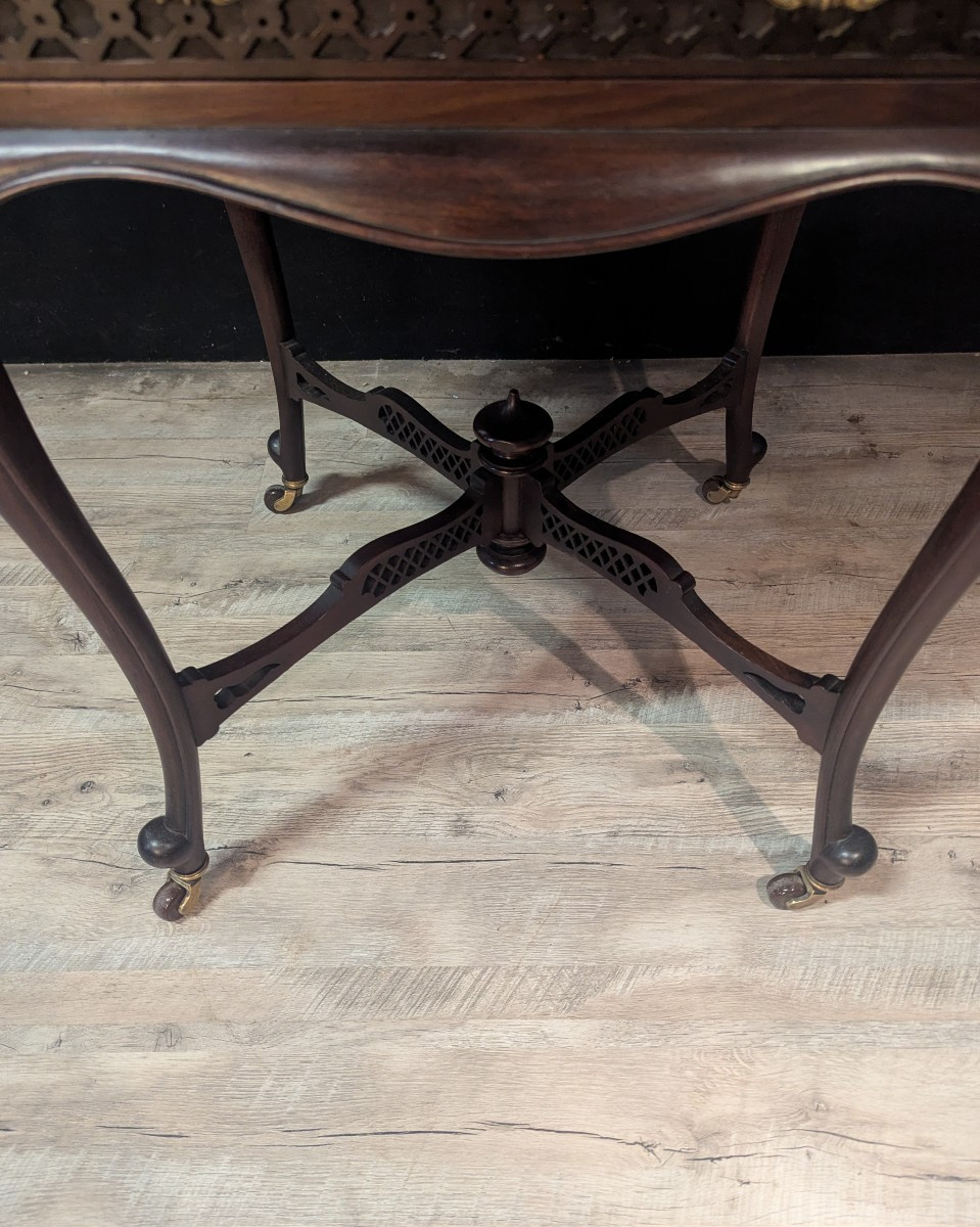 Table à jeu dite “mouchoir” en acajou, style Louis XV à décor d’inspiration asiatique-photo-1