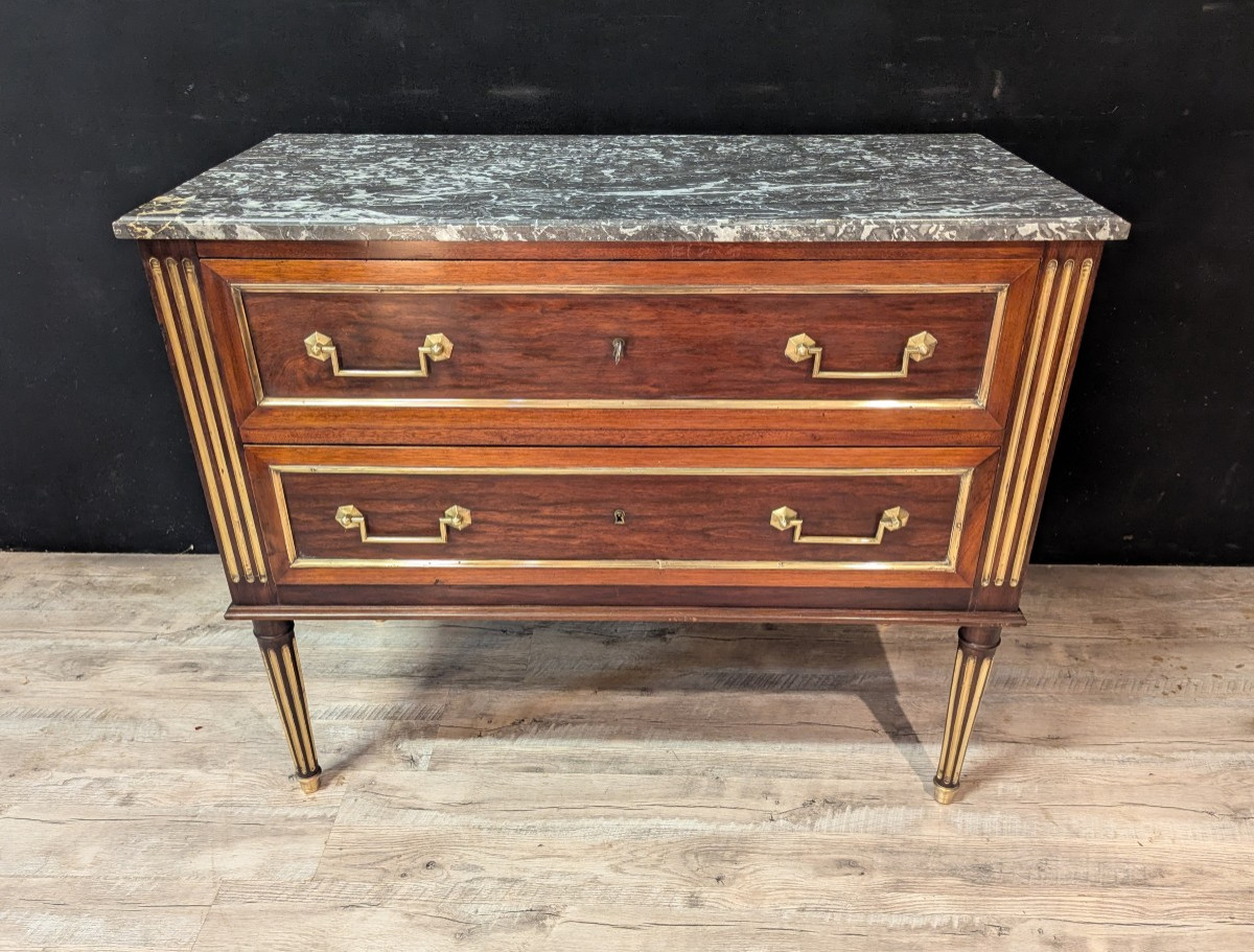Commode de style Louis XVI en acajou, XIXe siècle