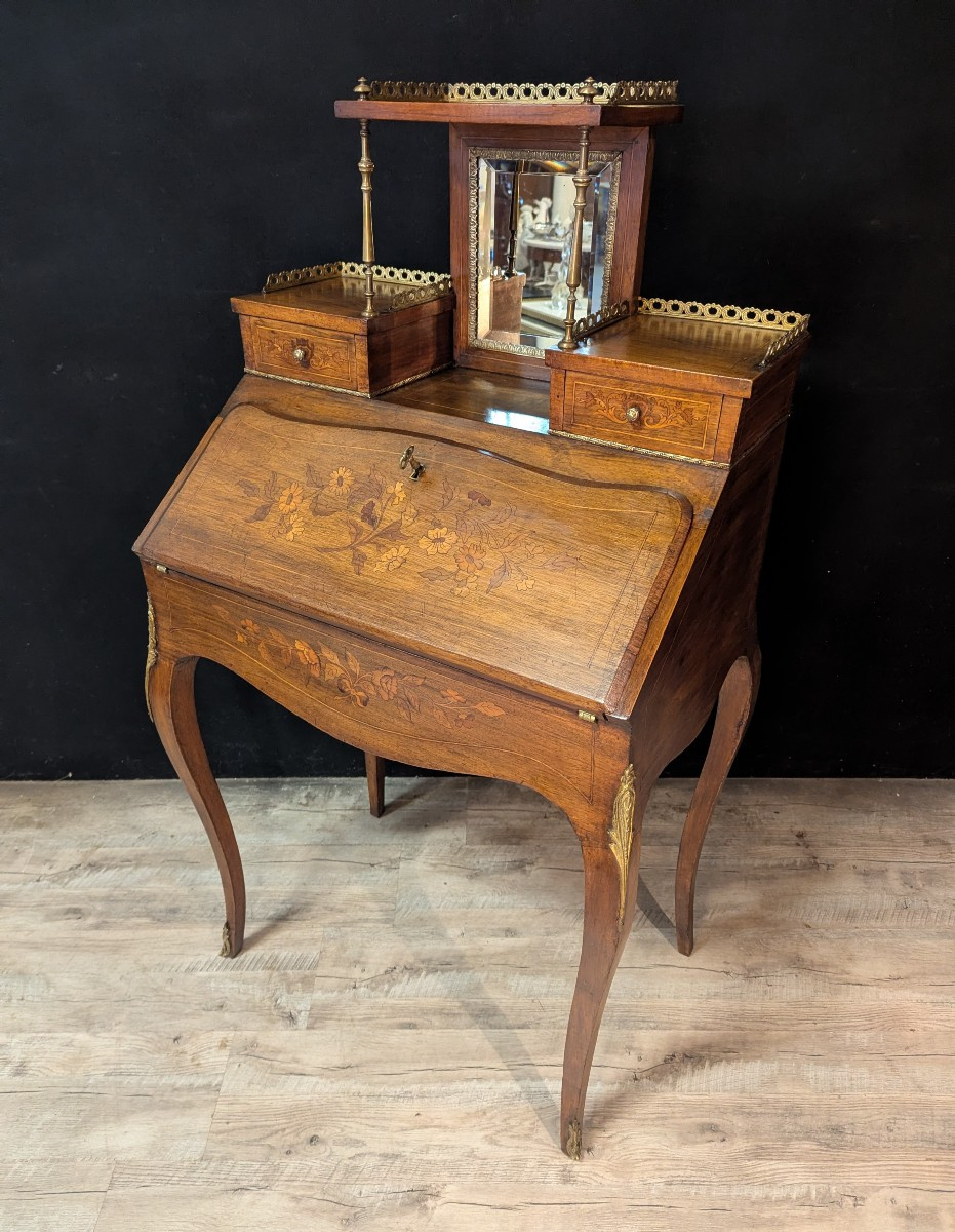 Petit secrétaire de style Louis XV en bois de rose