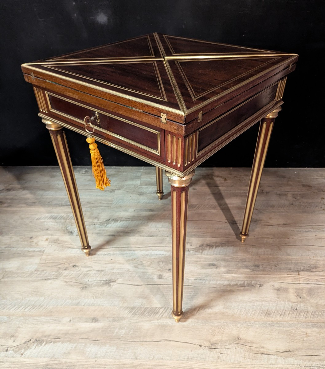 Table à jeu mouchoirs Louis XVI en acajou