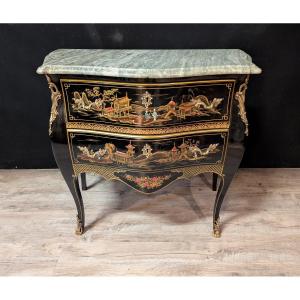 Commode de style Louis XV laquée noire à décors de chinoiseries et incrustations de nacre