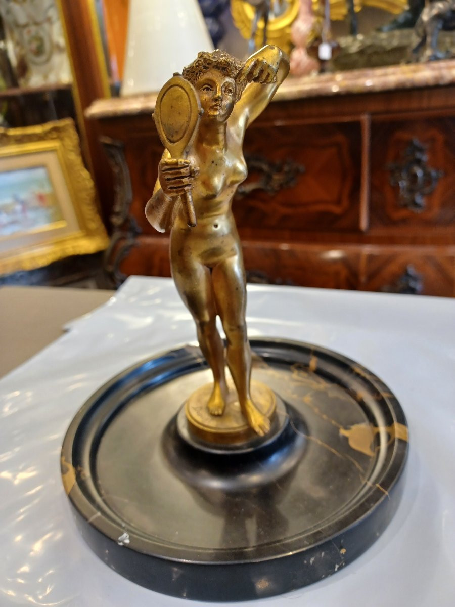 Sculpture vide poches en bronze " élégante au miroir"-photo-2