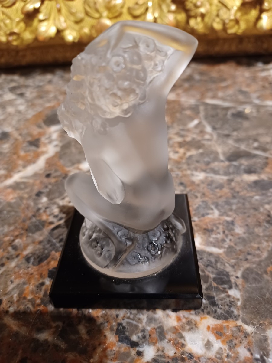 Lalique France , Statuette femme en verre opalescent-photo-2