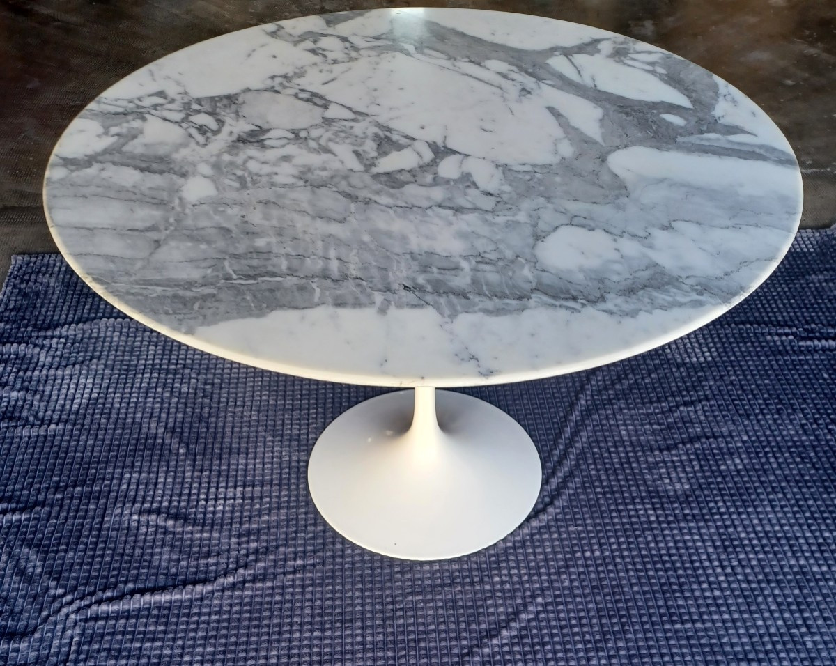 Knoll Eero Saarinen Table, Tulip Model, 107 Cm