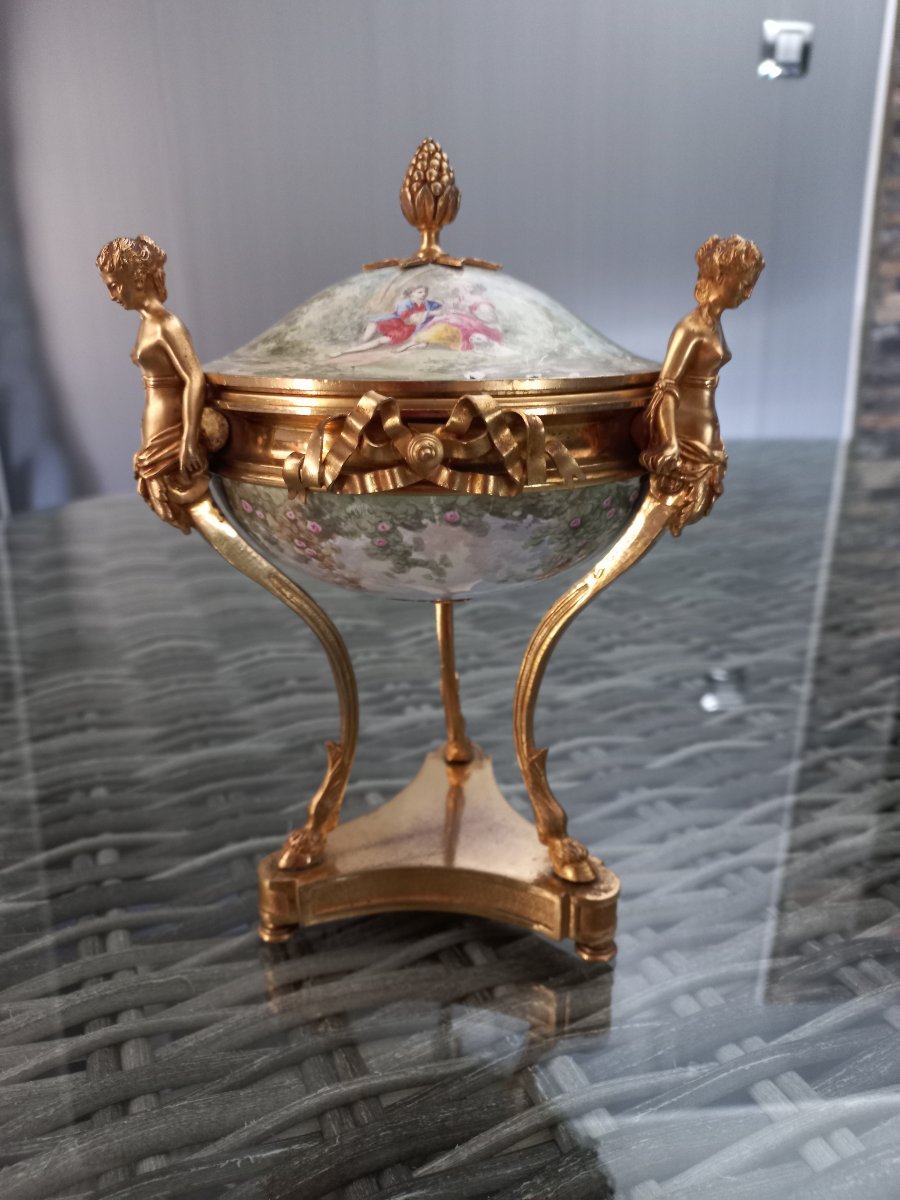 Bonbonnière , porcelaine et bronze , Alphonse GIROUX-photo-2