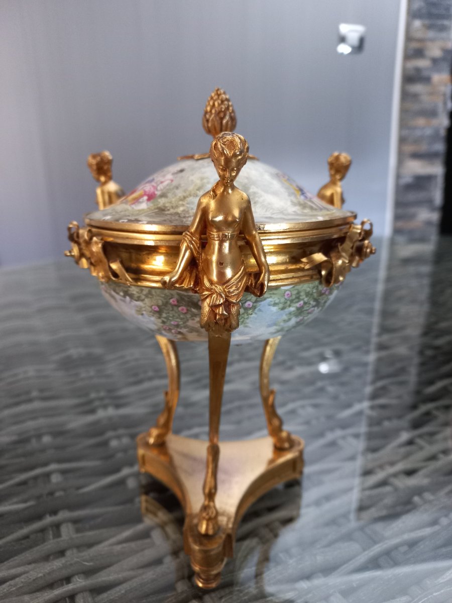 Bonbonnière , porcelaine et bronze , Alphonse GIROUX-photo-3