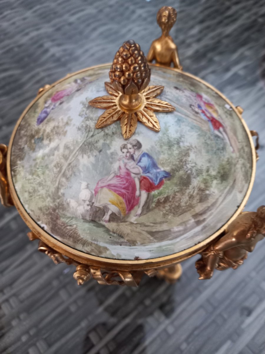 Bonbonnière , porcelaine et bronze , Alphonse GIROUX-photo-1