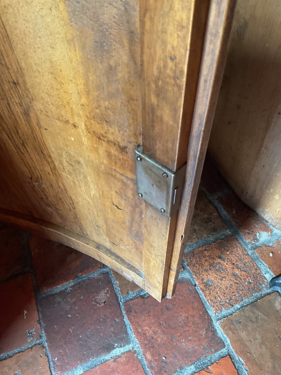 19th Century Curved Walnut Corner Cupboard -photo-2