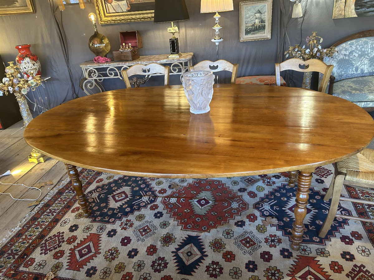 Grande table  en merisier,  XIX e siècle 