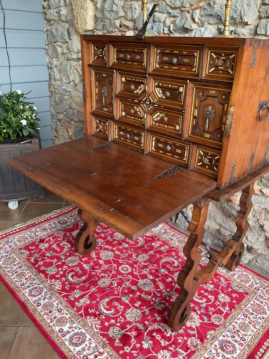 Bargueno Or Vargueno. 17th-century Spanish Writing Desk Made Of Walnut -photo-3